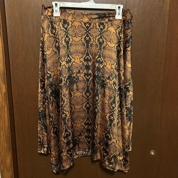 Apt. 9 Dresses & Skirts - Apt. 9 Snakeskin Animal Mid Length Orange Black Skirt Women’s Size Medium